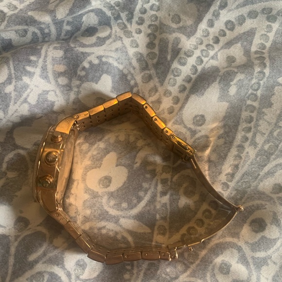 Michael Kors Rose Gold Watch - Picture 3 of 4